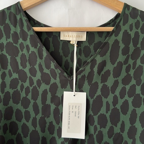 Caballero Pipa Top in Olive Animal Dot size XS - Picture 4 of 14